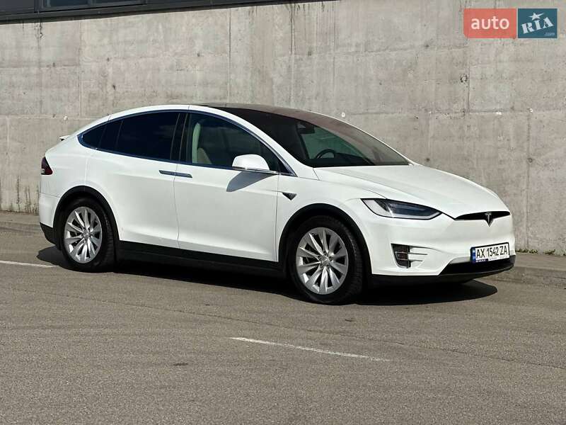 Позашляховик / Кросовер Tesla Model X 2017 в Києві