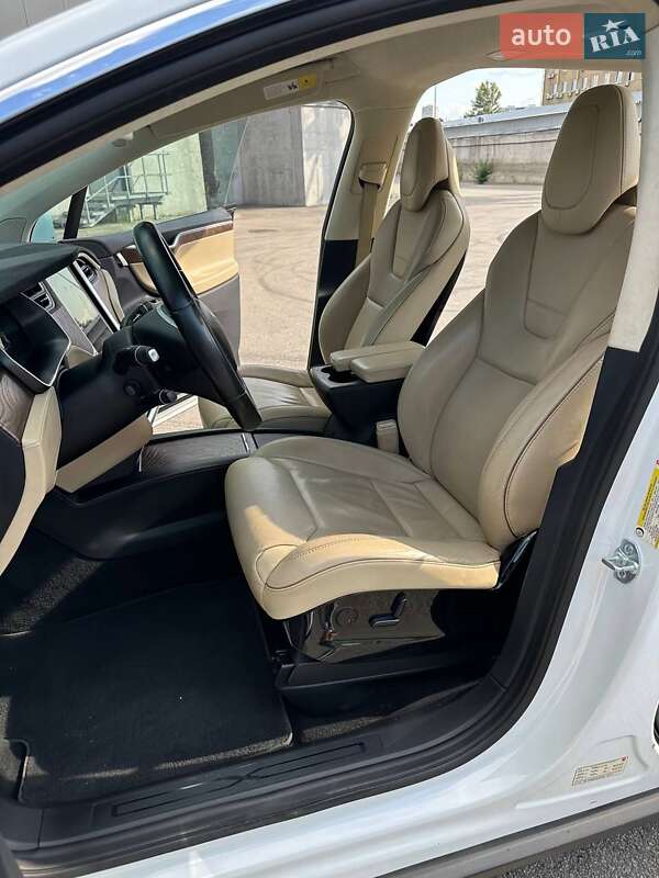 Позашляховик / Кросовер Tesla Model X 2017 в Києві