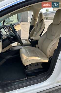 Позашляховик / Кросовер Tesla Model X 2017 в 