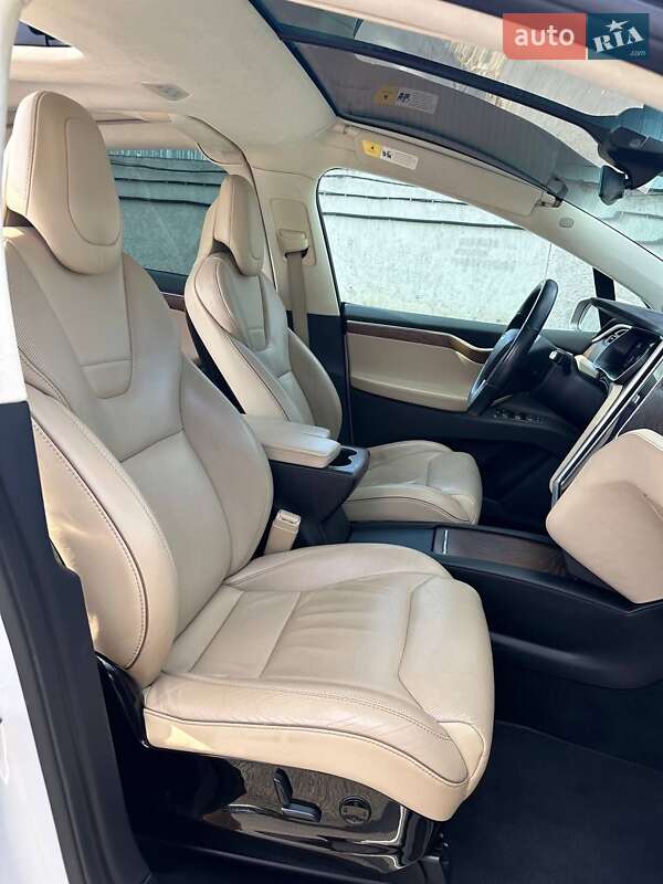 Позашляховик / Кросовер Tesla Model X 2017 в Києві