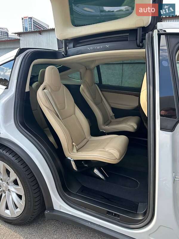 Позашляховик / Кросовер Tesla Model X 2017 в Києві