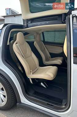 Позашляховик / Кросовер Tesla Model X 2017 в 