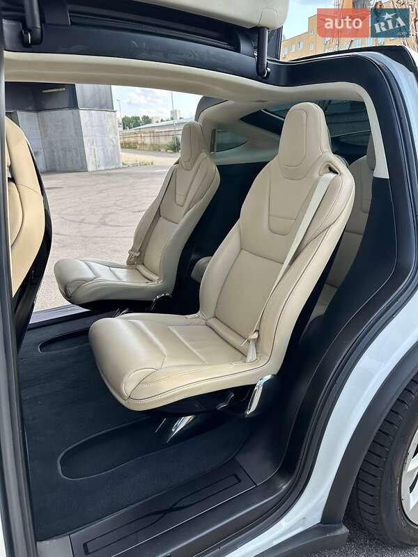 Позашляховик / Кросовер Tesla Model X 2017 в Києві