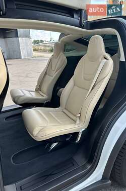 Позашляховик / Кросовер Tesla Model X 2017 в 