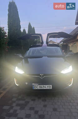 Позашляховик / Кросовер Tesla Model X 2018 в 