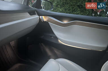 Позашляховик / Кросовер Tesla Model X 2018 в 