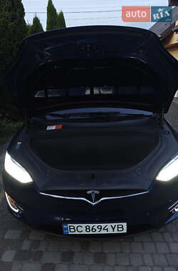 Позашляховик / Кросовер Tesla Model X 2018 в 
