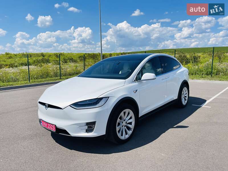 Позашляховик / Кросовер Tesla Model X 2018 в 
