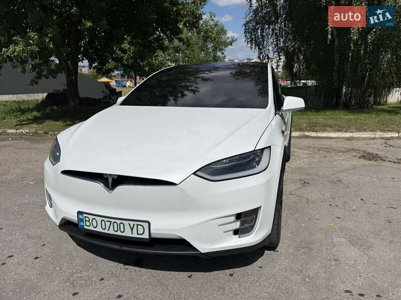 Позашляховик / Кросовер Tesla Model X 2018 в Тернополі