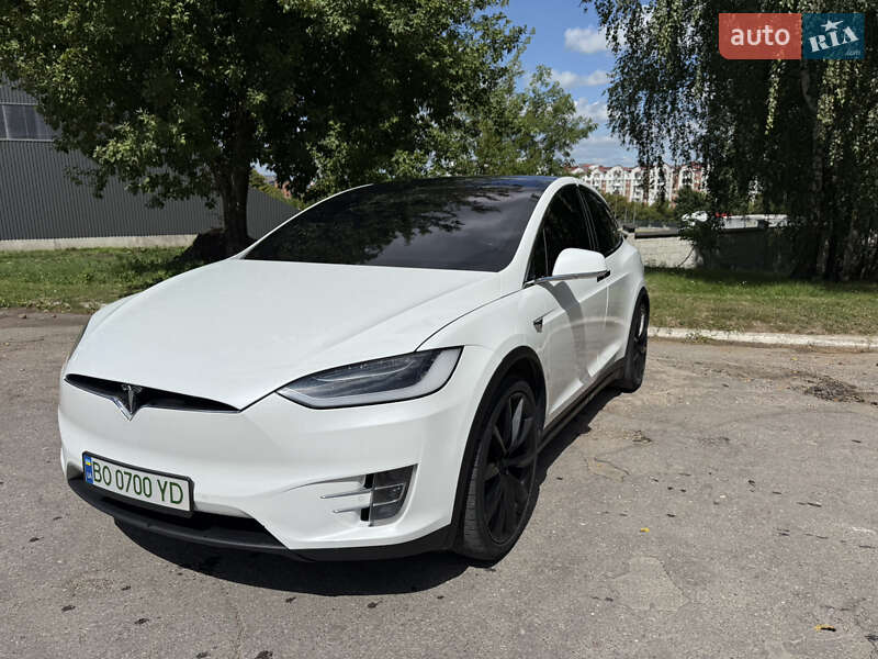 Позашляховик / Кросовер Tesla Model X 2018 в Тернополі
