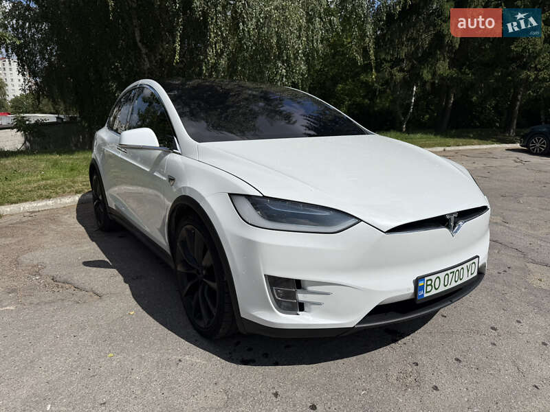 Позашляховик / Кросовер Tesla Model X 2018 в Тернополі