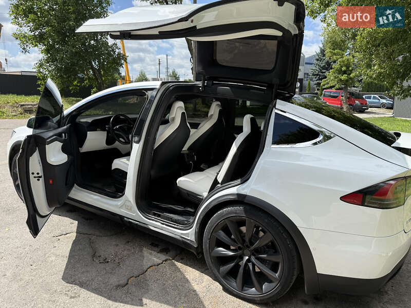 Позашляховик / Кросовер Tesla Model X 2018 в Тернополі