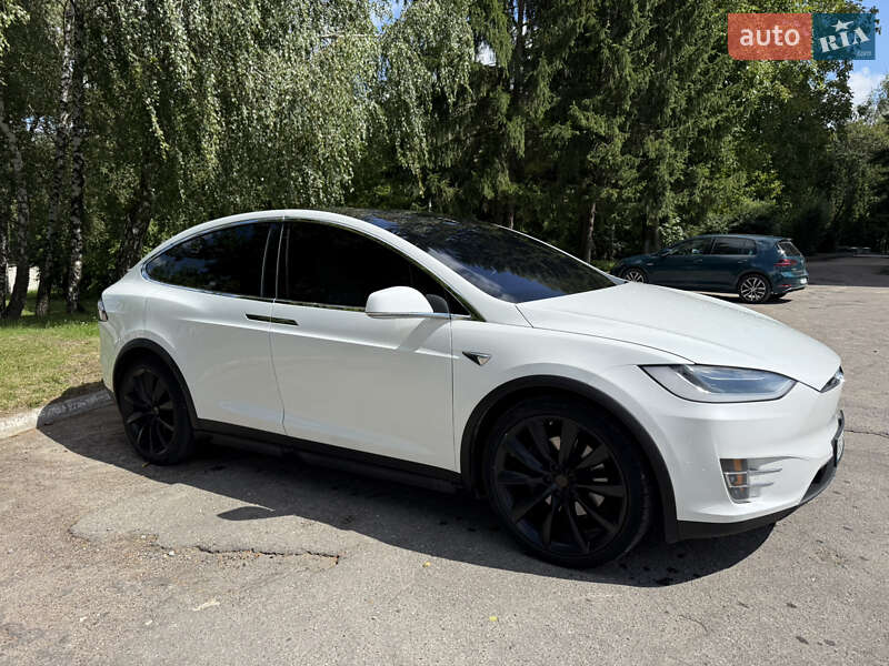Позашляховик / Кросовер Tesla Model X 2018 в Тернополі