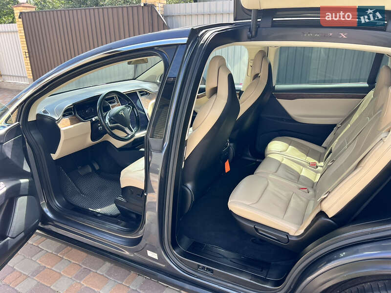 Позашляховик / Кросовер Tesla Model X 2017 в Житомирі