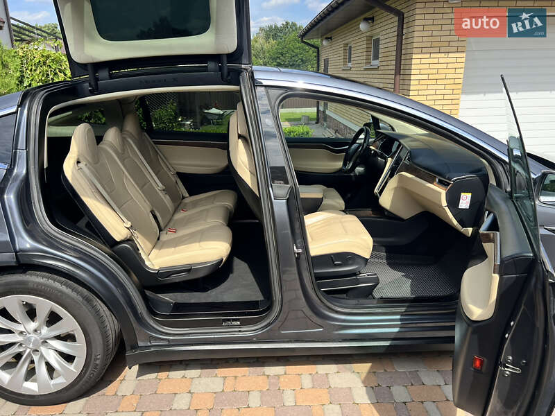 Позашляховик / Кросовер Tesla Model X 2017 в Житомирі
