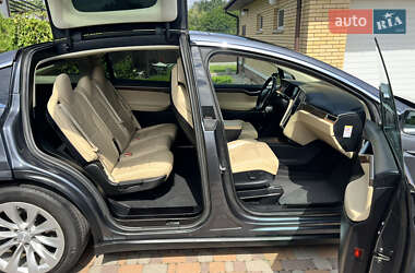 Позашляховик / Кросовер Tesla Model X 2017 в 