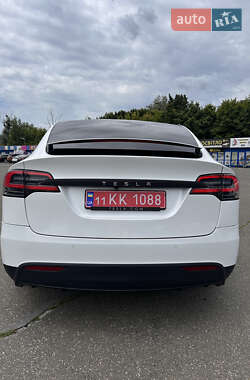 Внедорожник / Кроссовер Tesla Model X 2017 в 