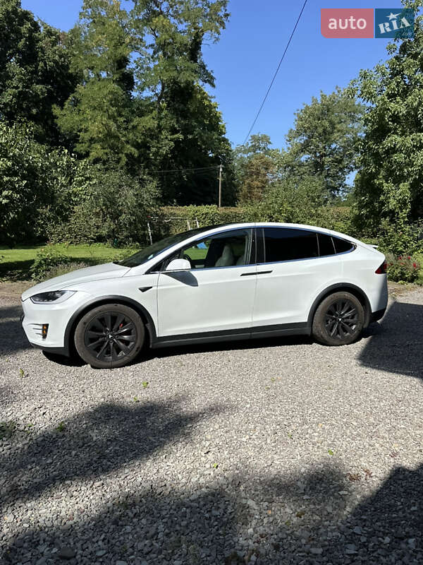 Позашляховик / Кросовер Tesla Model X 2017 в Хмельницькому