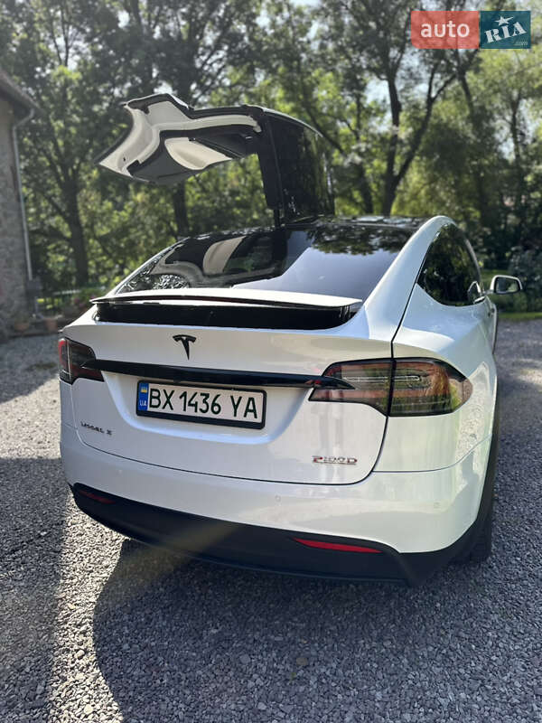 Позашляховик / Кросовер Tesla Model X 2017 в Хмельницькому
