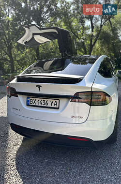 Внедорожник / Кроссовер Tesla Model X 2017 в 