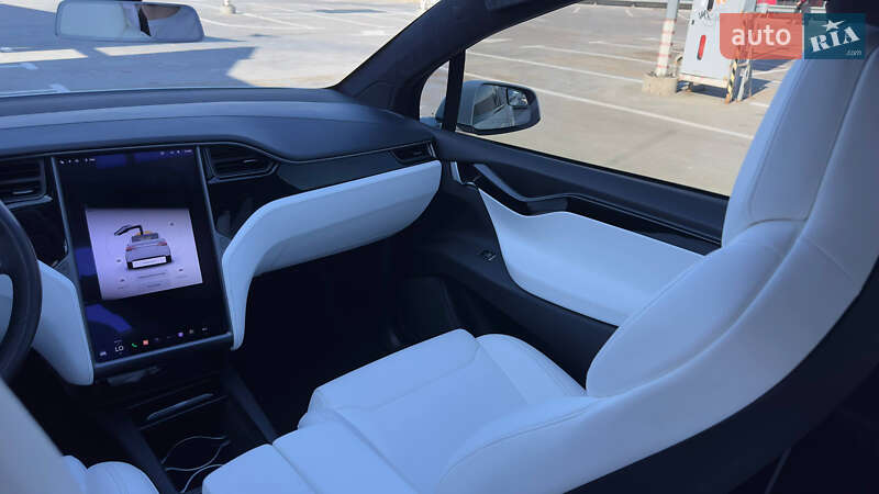 Внедорожник / Кроссовер Tesla Model X 2019 в Киеве