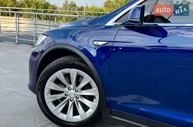 Позашляховик / Кросовер Tesla Model X 2016 в 