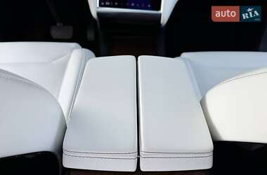 Позашляховик / Кросовер Tesla Model X 2016 в 