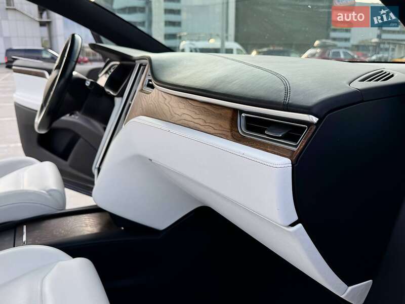 Позашляховик / Кросовер Tesla Model X 2016 в Києві фото 33 Позашляховик / Кросовер Tesla Model X 2016 в Києві