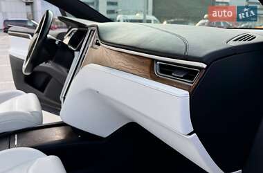 Позашляховик / Кросовер Tesla Model X 2016 в 