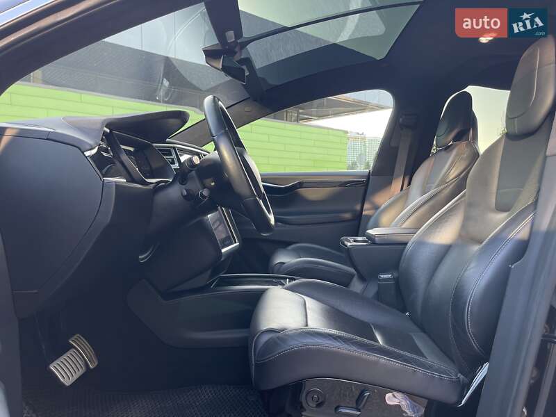 Позашляховик / Кросовер Tesla Model X 2016 в Києві