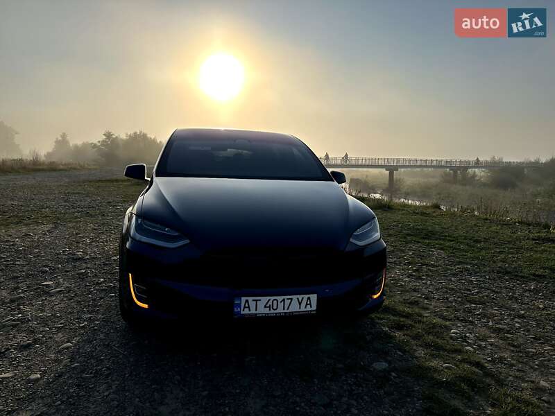 Позашляховик / Кросовер Tesla Model X 2018 в 