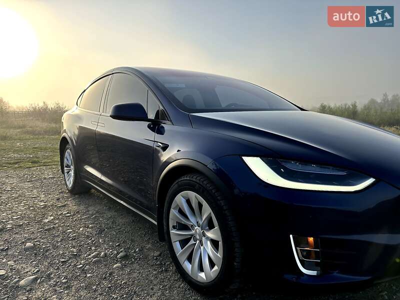 Внедорожник / Кроссовер Tesla Model X 2018 в Калуше