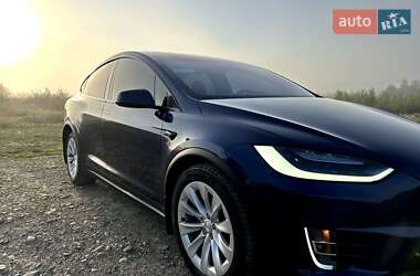 Позашляховик / Кросовер Tesla Model X 2018 в 