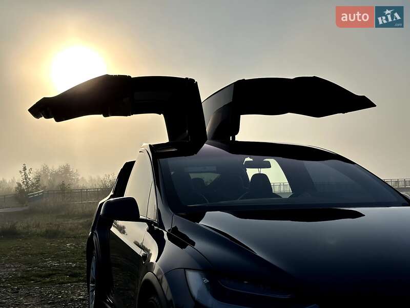 Внедорожник / Кроссовер Tesla Model X 2018 в Калуше