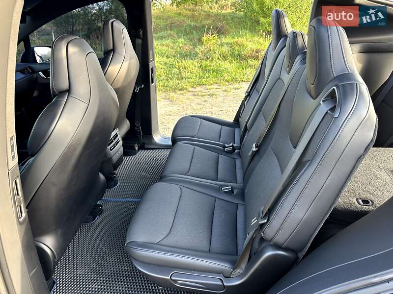 Внедорожник / Кроссовер Tesla Model X 2018 в Калуше