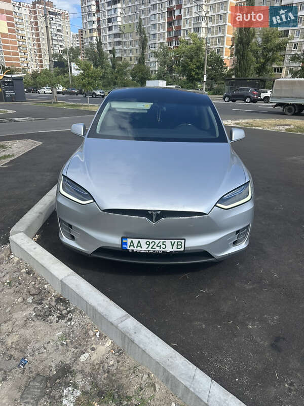 Позашляховик / Кросовер Tesla Model X 2016 в 