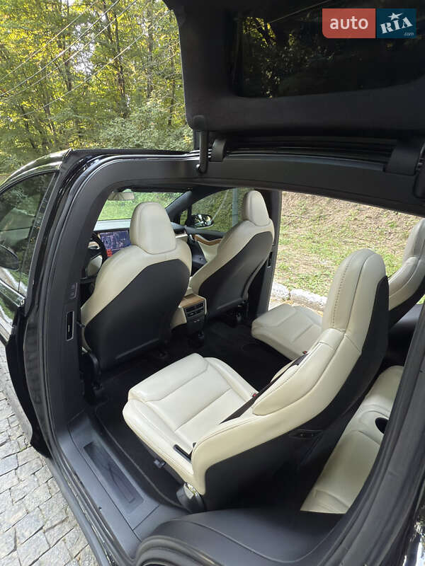 Позашляховик / Кросовер Tesla Model X 2020 в Чернівцях