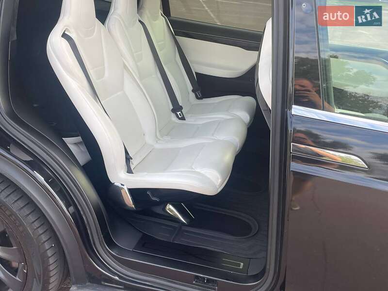 Позашляховик / Кросовер Tesla Model X 2017 в Києві