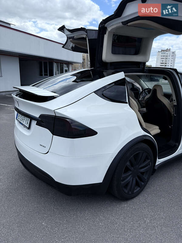 Позашляховик / Кросовер Tesla Model X 2016 в Вінниці