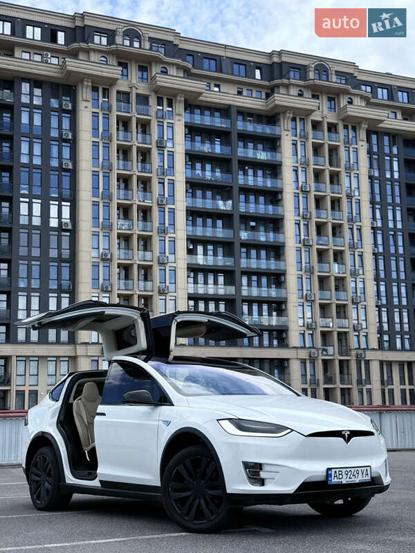 Позашляховик / Кросовер Tesla Model X 2016 в Вінниці