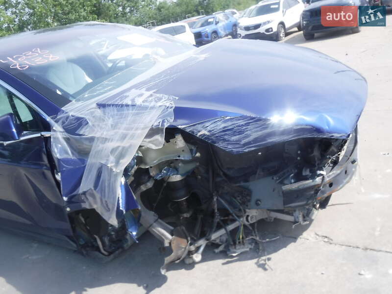 Внедорожник / Кроссовер Tesla Model X 2019 в Киеве