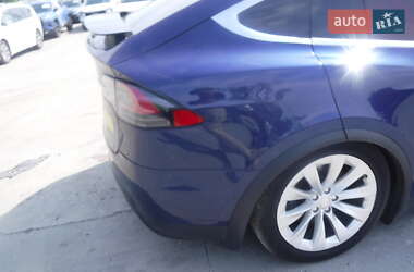 Позашляховик / Кросовер Tesla Model X 2019 в 