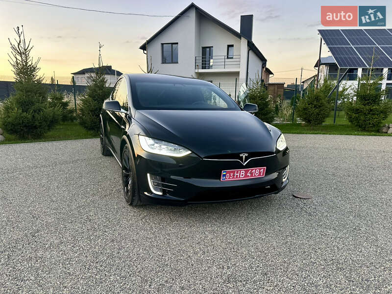 Позашляховик / Кросовер Tesla Model X 2018 в Тернополі