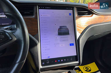 Позашляховик / Кросовер Tesla Model X 2019 в 