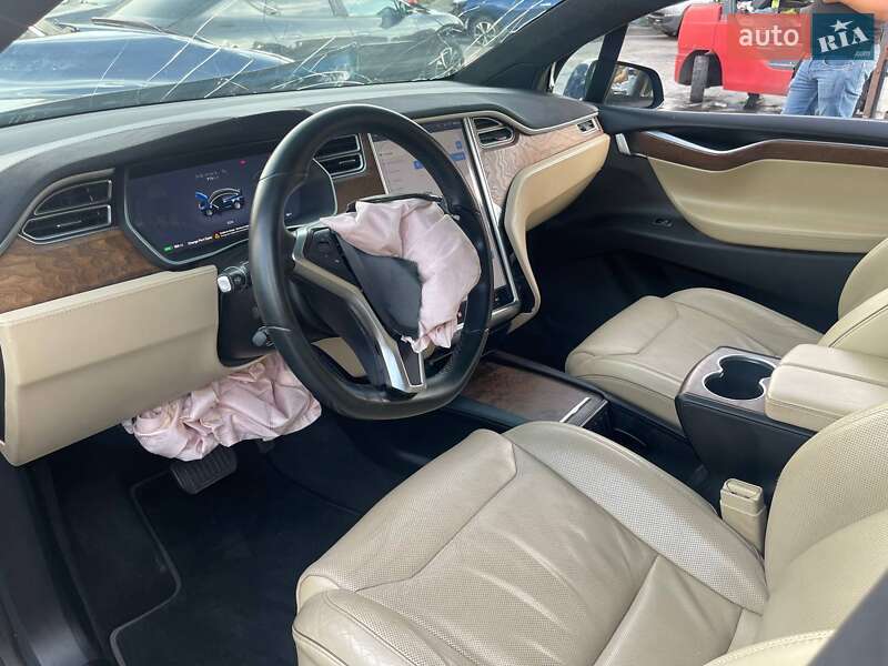 Позашляховик / Кросовер Tesla Model X 2016 в Луцьку