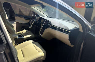 Позашляховик / Кросовер Tesla Model X 2016 в 
