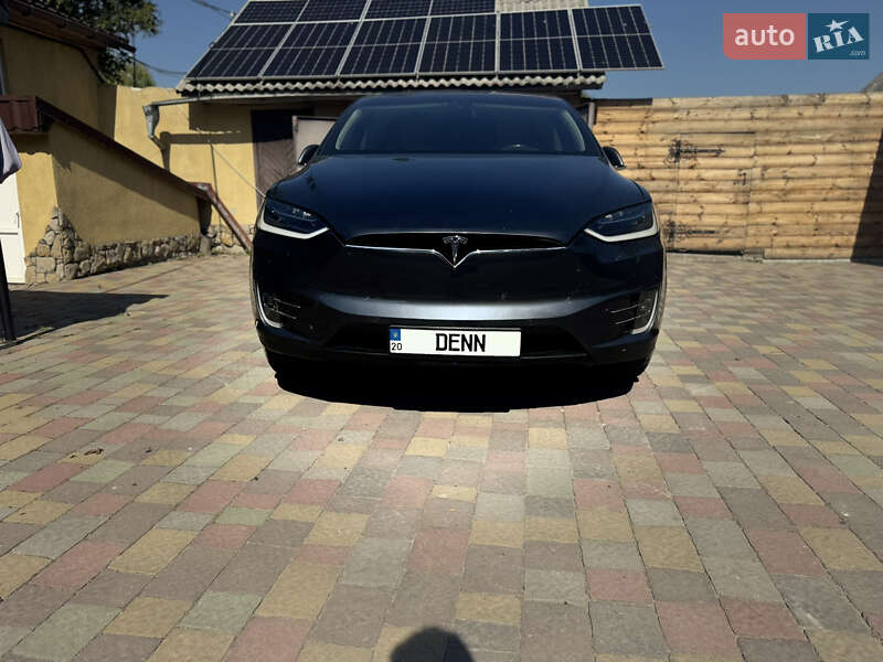 Позашляховик / Кросовер Tesla Model X 2016 в 