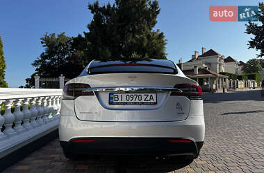 Позашляховик / Кросовер Tesla Model X 2016 в 