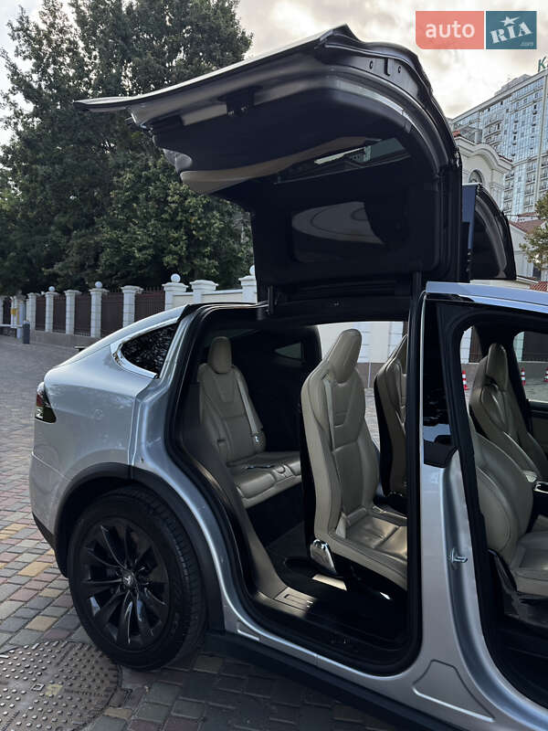 Позашляховик / Кросовер Tesla Model X 2016 в Одесі фото 34 Позашляховик / Кросовер Tesla Model X 2016 в Одесі