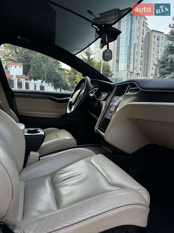 Позашляховик / Кросовер Tesla Model X 2016 в Одесі фото 48 Позашляховик / Кросовер Tesla Model X 2016 в Одесі